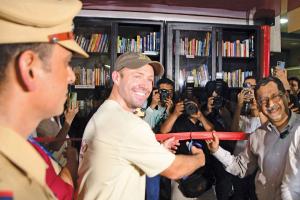 Free library for commuters on Western Railway