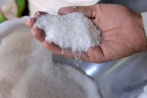 Pakistan eyes India’s sugar shortage