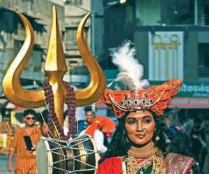 Gudhi Padwa draws world to Girgaum