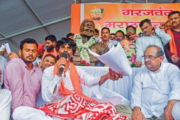 Police clear South Mumbai crowds