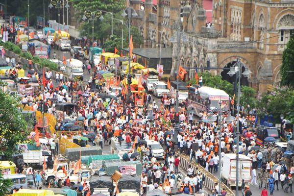 Clear all roads within  24 hours: HC to govt