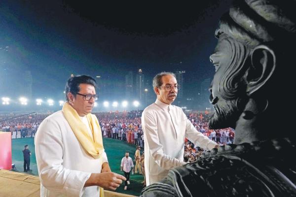 Raj steals thunder; Uddhav repeats taunts
